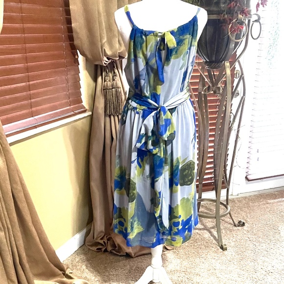 Dress - Picture 4 of 13